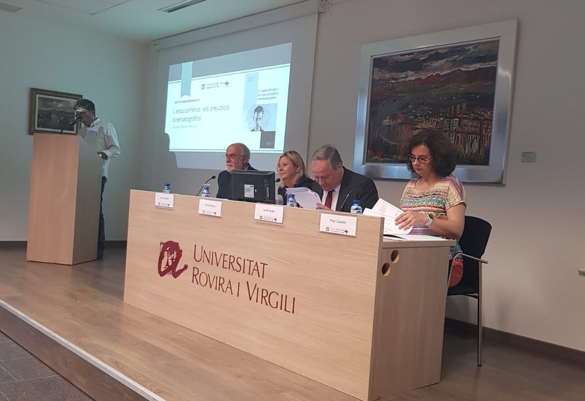 cintaespuny's tweet photo. Premi #GerardVergés als millors treballs de #recerca de batxillerat i síntesi de cicles formatius. Molt de #talent i #esforç. Enhorabona als premiats i al seus tutors i tutores #CampusTE #ConsellSocial @urv https://t.co/7C0gJtH3r9