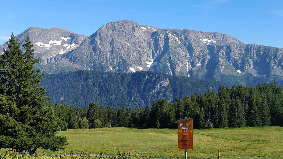 Dirque_L's tweet photo. Awesome social event #aip2019
Hiking up to Lac Achard at the Massif Belledonne https://t.co/g8AU1BcBOc