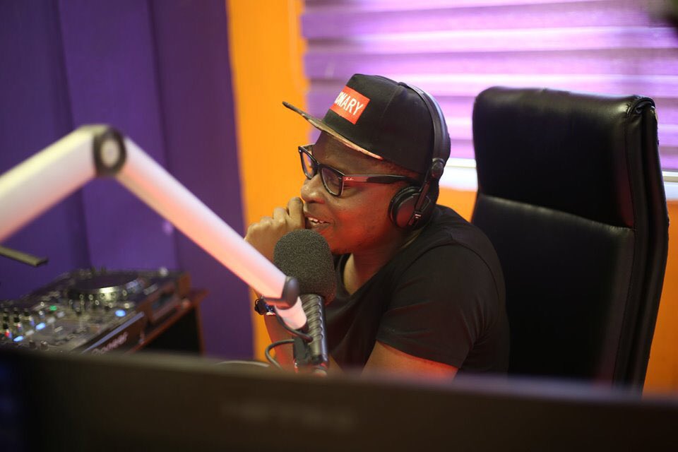 antoine_mensah's tweet image. King Promise dropped by to chop up his new album #AsPromised ! Check out the new video for #Cammando ( 4th single off the album ). Next stop is the @AfroNation festival stage in August! Keep soaring bro @IamKingPromise 🔥🔥🔥