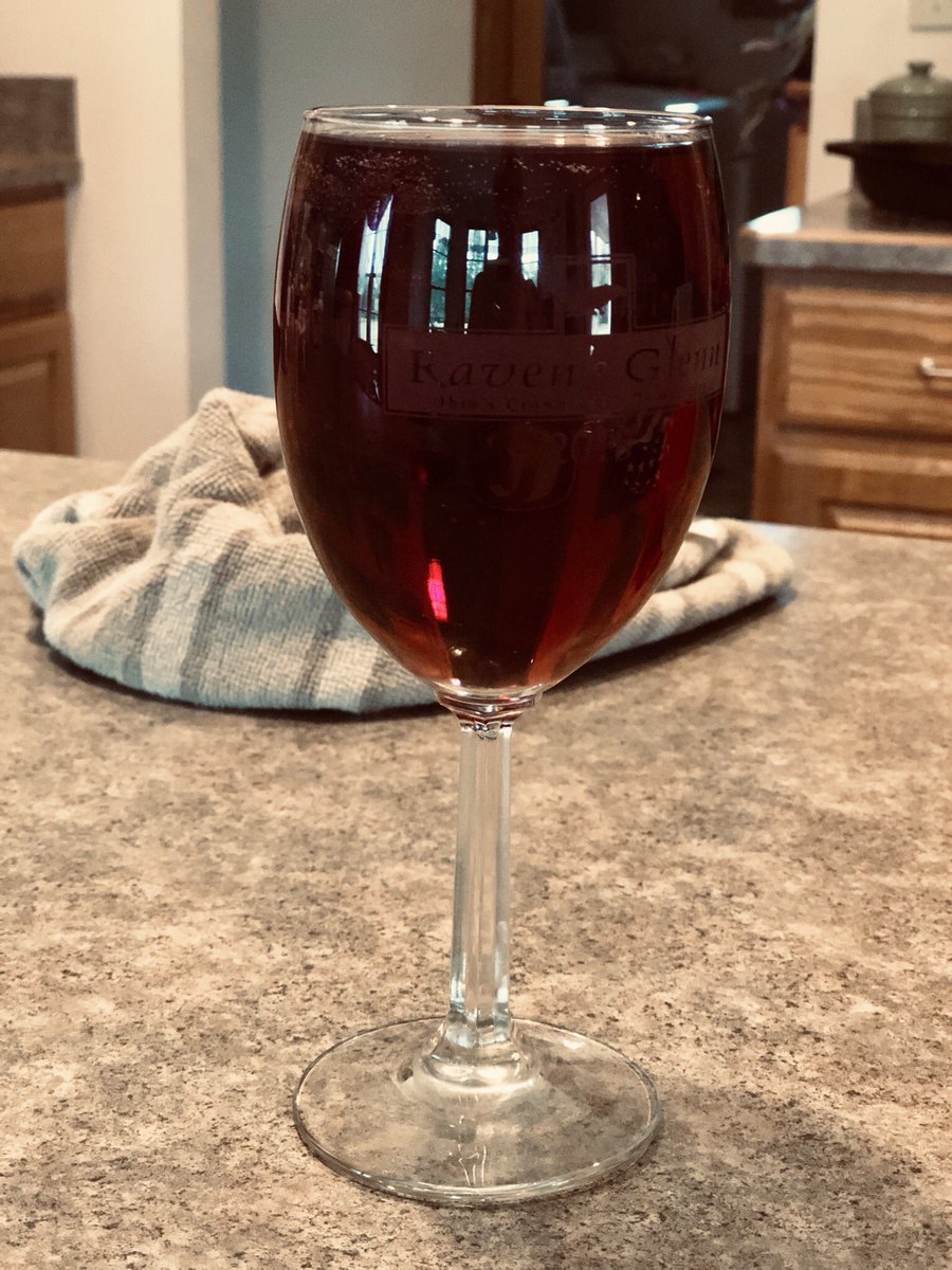 StaceyHiller's tweet photo. Red Moscato 😊 How’s that for a glass of wine?... 🍷 #FullPour https://t.co/K20mvoM2L2