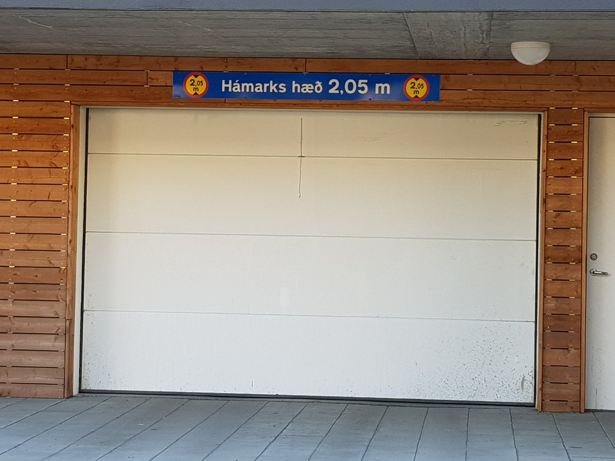 Rakst ekki uppundir þetta sem betur fer en datt strax í hug þetta hlytu að vera Iðnaðarfordómar:)