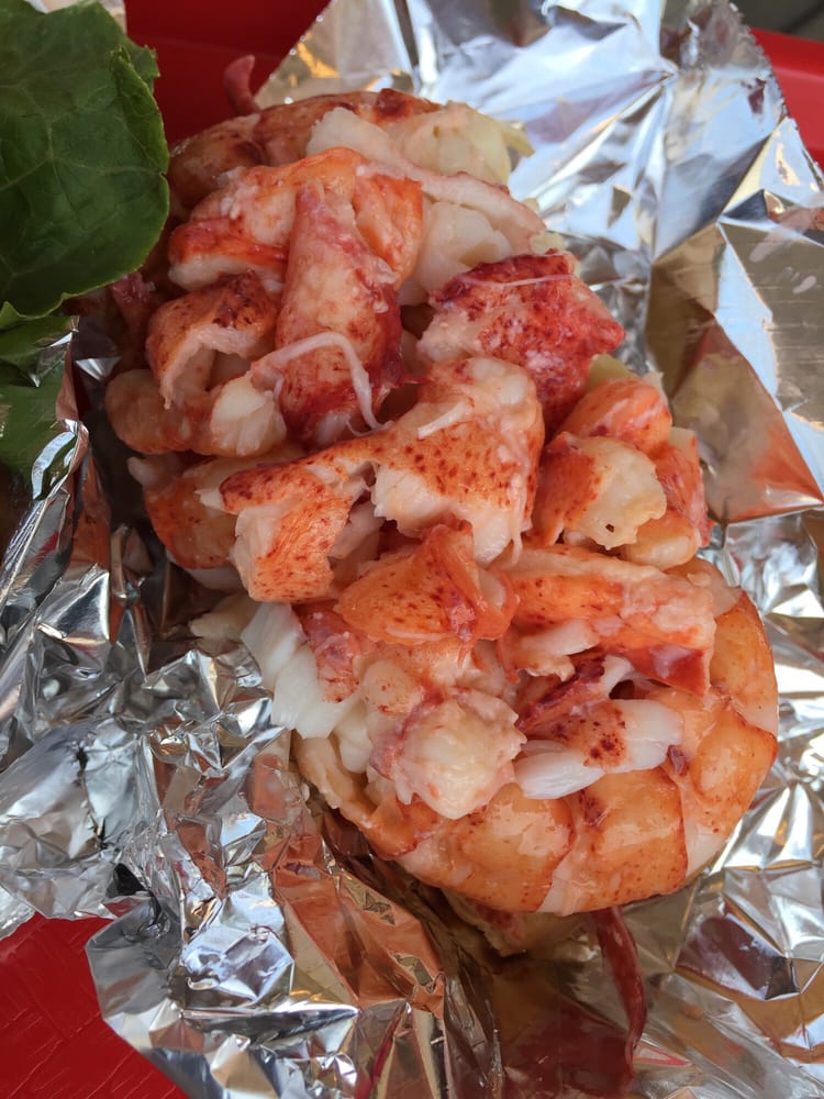 JLuckyLotus's tweet photo. @FoodTravelist A2: I cannot resist with a second answer, the best Maine lobster roll from Red Eat's in Wiscasset, ME with almost a full lobster in each roll #WheresTheBread #FoodTravelChat https://t.co/sEvIdA0m6d