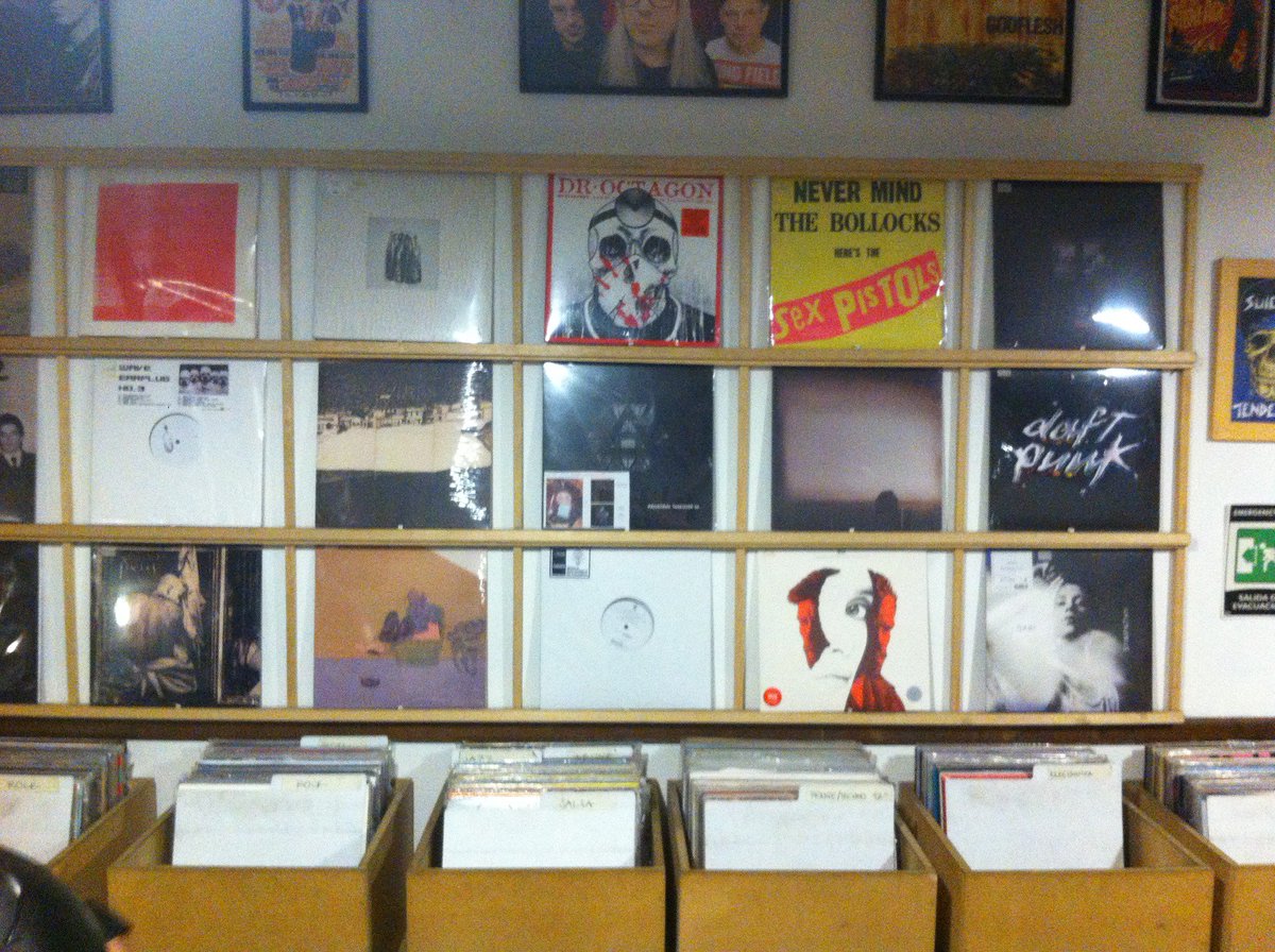 🇨🇴 Medellín. Ya puedes conseguir el vinilo + 2 descargas de álbumes gratis en Surco Records, tienda de discos! 
#underground #techno #vinyl