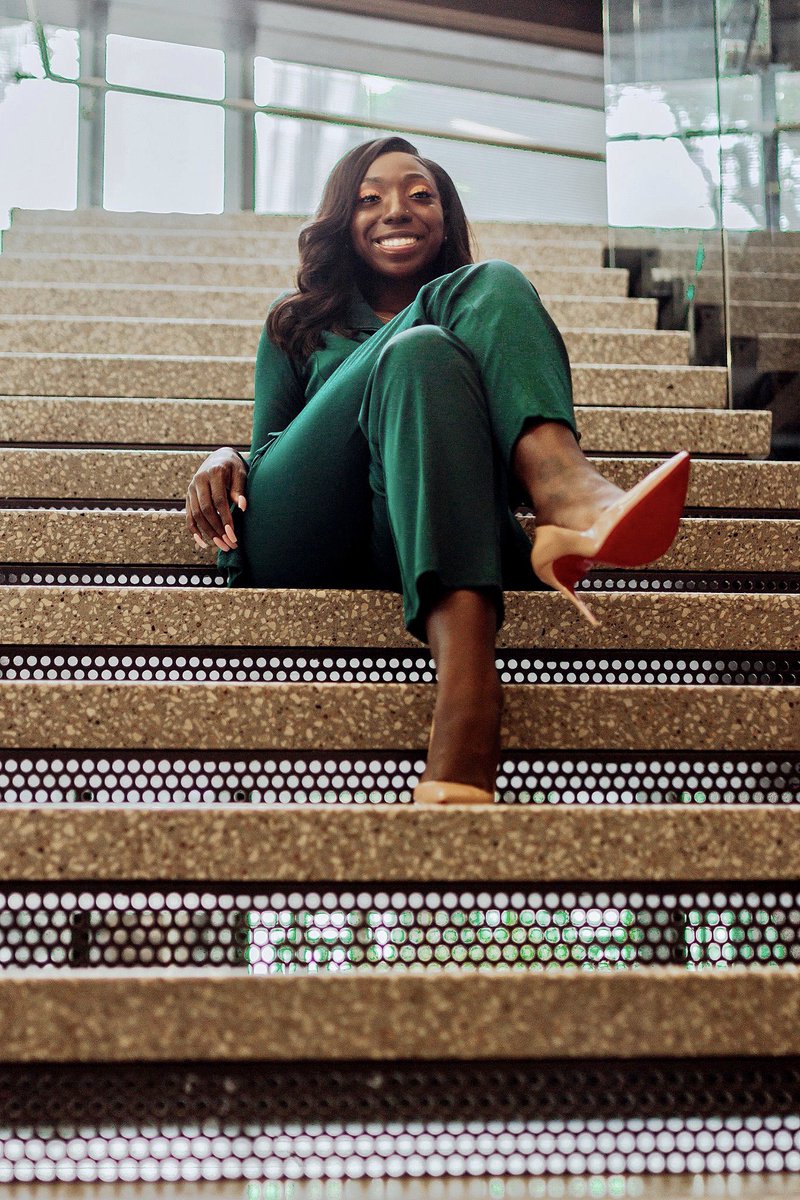 Brinaaayyy's tweet image. One month til my price goes up ⏳🎓 #PVAMU19 #Gradszn #aug10