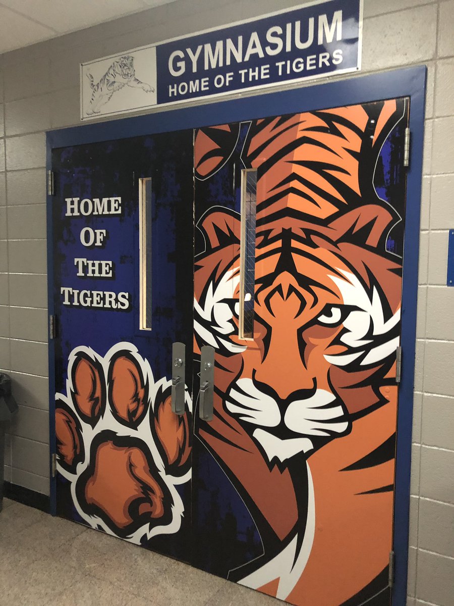 lawrenceky_cao's tweet photo. New look for our elementary gym doors. #thesignshop https://t.co/uI6AQqxPRp