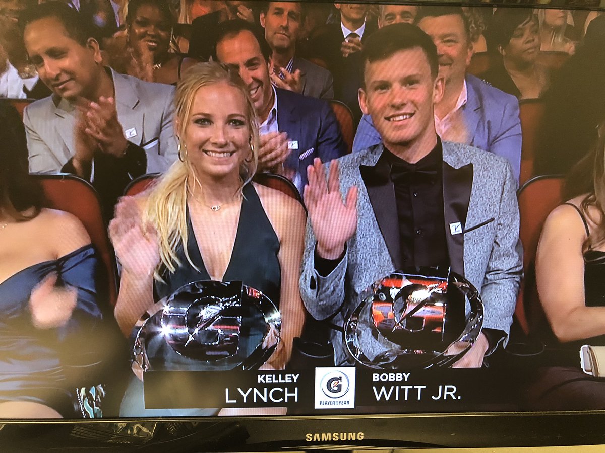 MikeLeslieWFAA's tweet image. Colleyville Heritage star shortstop Bobby Witt, Jr. — the #2 pick in the MLB Draft to the Kansas City Royals — honored alongside Georgia softball player Kelley Lynch as the Gatorade National Players of the Year.