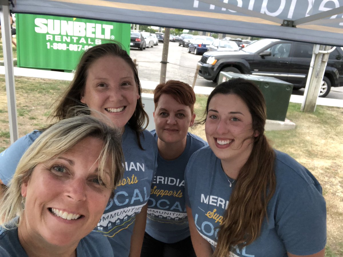 StephanieVeeck's tweet photo. Come visit @MeridianCU @DowntownBarrie #Barrie we are here in support of #LawnchairLuminata outdoor movies presenting Mary Poppins returns. Come say hi, spin the wheel and win a prize!  @ssattlermcu @BroschellC @shelby_warr3n https://t.co/7GsXguuxxn