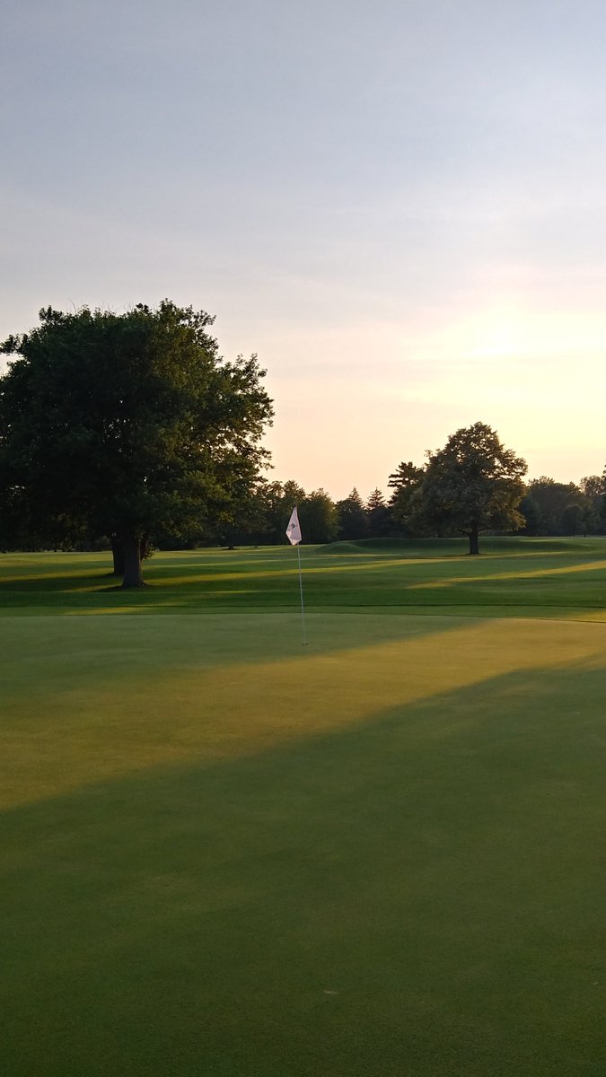Alex_Mikos's tweet photo. Summer Nights! 🙌 @MiamiValleyGC https://t.co/1GyysMOYlY