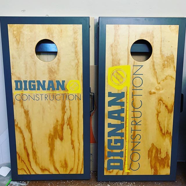 ThingsMattMakes's tweet photo. Wrapped up another fun one! This was a gift for my brother and branded for his business. @dignanhome enjoy! #tmm #thingsmattmakes #cornhole #maker #imake #yardgames #custommade #cornholeboards #cornholetournament #portsmouthnh #dovernh https://t.co/9CtmG19BF7 https://t.co/2tvflxpK1Z