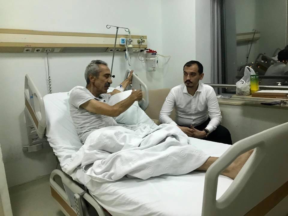 İstişare kurulu üyemiz Avni Zer’i rahatsızlığı nedeniyle hasta yatağında ziyaret ettik

Allah tüm hastalarımıza şifa versin
<a href="/avaliguney/">ALİ GÜNEY</a>