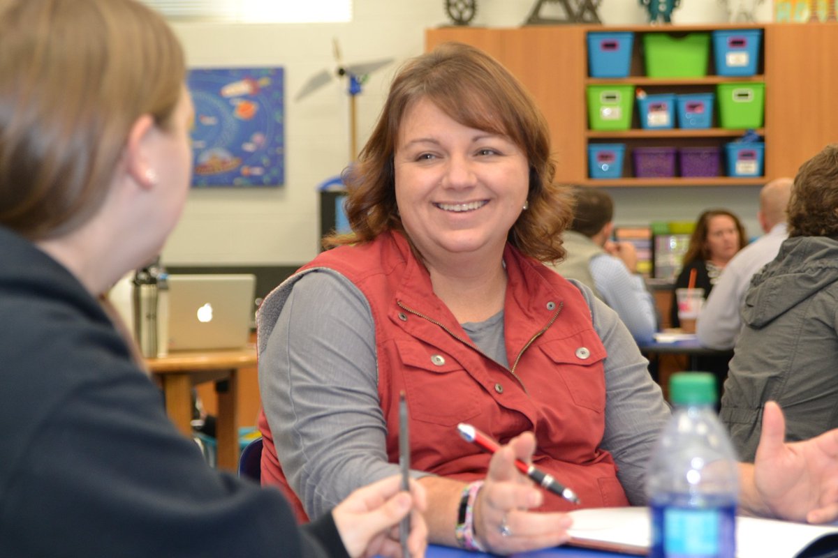theTSIN's tweet photo. Less than two weeks remain to apply for the Tennessee Rural STEM Collaborative and the Innovative Leaders Institute! Learn more about each of the programs and apply by July 21st at https://t.co/wTsZx5pXAn! #TNSTEM https://t.co/pFFlccHXeL