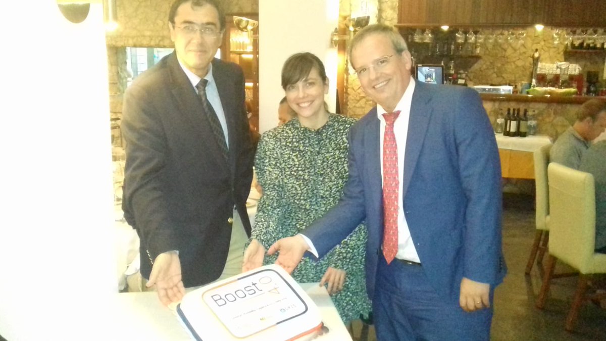 Global_DFA's tweet photo. At the #GA dinner with our official #boost40 cake. Thank u @UNINOVA for a great event https://t.co/McSv0ofb1t