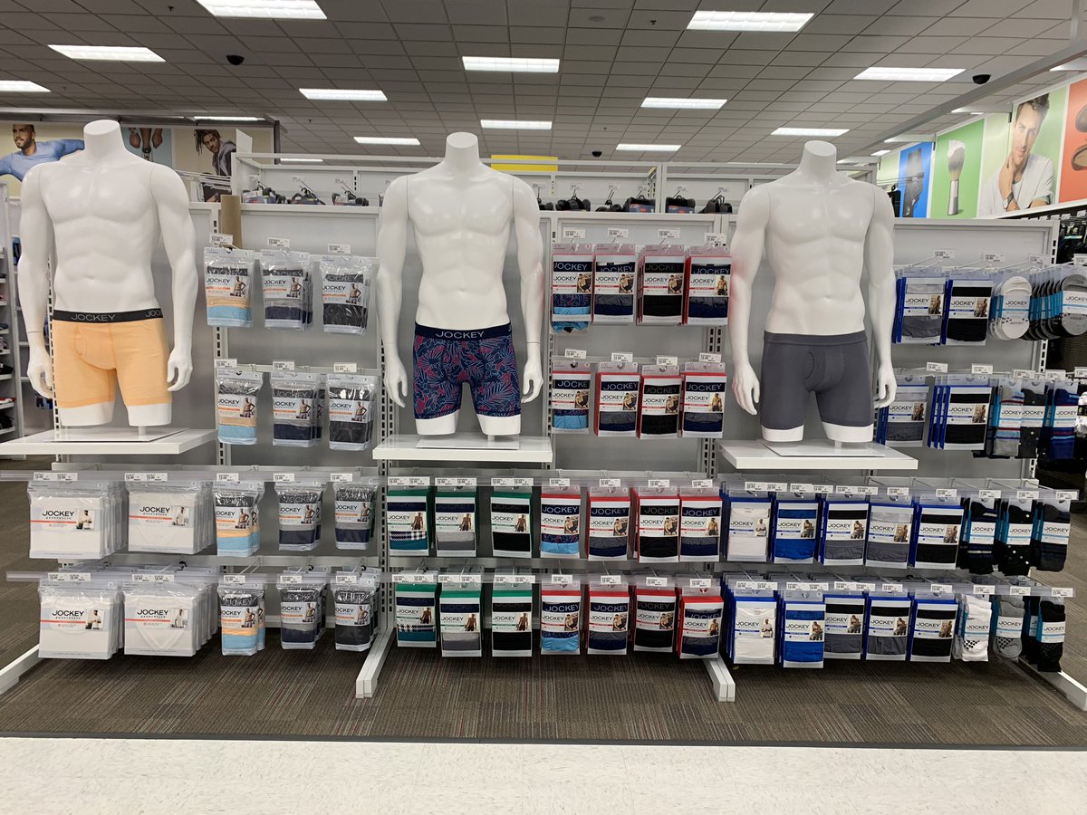 KatePaxson's tweet photo. Different departments, different TMs but same standards and same dedication by this Style team! 👏 🎯 The team is stepping it up for our guests at #1366 #wednesdaywowmoments @Katemard1 @I_Tob26 https://t.co/jMAzGtYsJZ