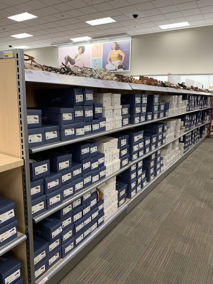 KatePaxson's tweet photo. Different departments, different TMs but same standards and same dedication by this Style team! 👏 🎯 The team is stepping it up for our guests at #1366 #wednesdaywowmoments @Katemard1 @I_Tob26 https://t.co/jMAzGtYsJZ
