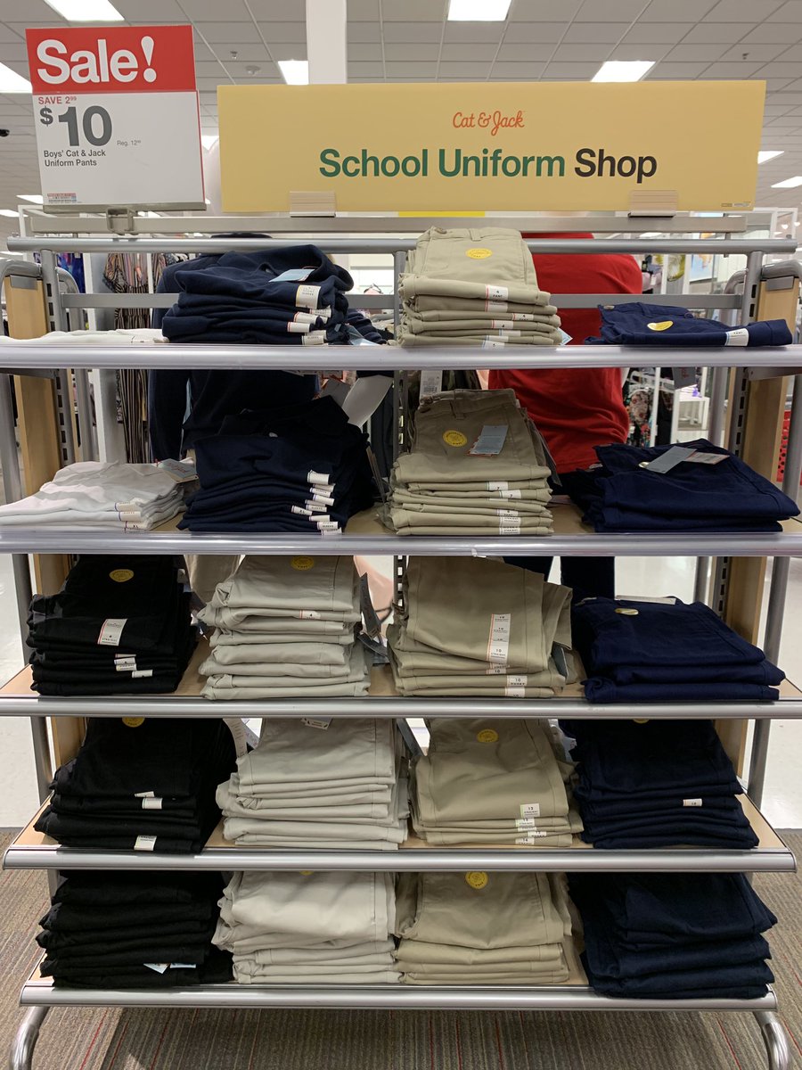 Different departments, different TMs but same standards and same dedication by this Style team! 👏 🎯 The team is stepping it up for our guests at #1366 #wednesdaywowmoments <a href="/Katemard1/">Kate</a> @I_Tob26