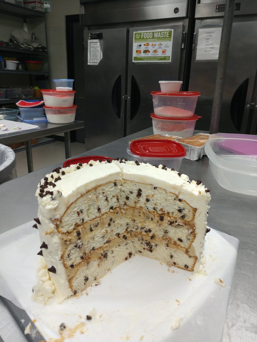 ccc_language's tweet photo. Cake!!! #lhpsummer #lhpclassroom https://t.co/I6tEnHxDlX