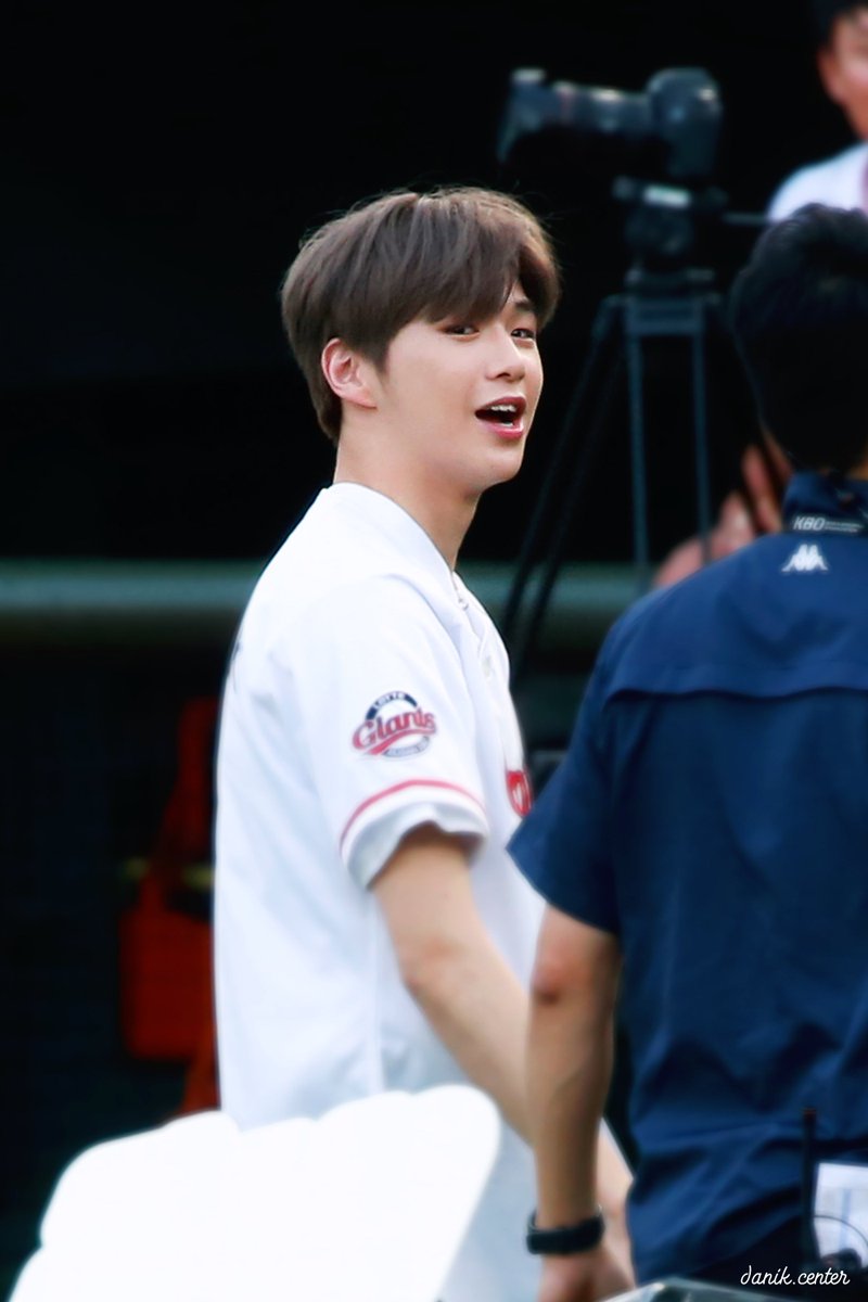 danik_center's tweet photo. 190709 부산 사직구장
#강다니엘 #kangdaniel https://t.co/tsojARhjua