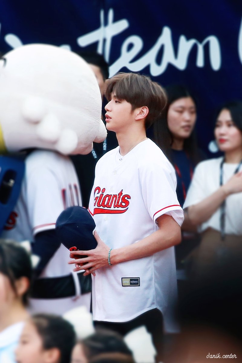 danik_center's tweet photo. 190709 부산 사직구장
#강다니엘 #kangdaniel https://t.co/tsojARhjua