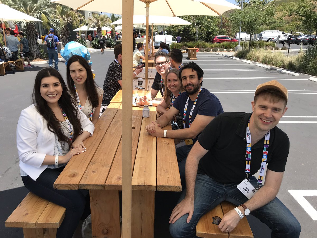 HelloMelissaM's tweet image. Day 10 of #WeCreateEdu : EduCon 
Oh you know just having lunch with some amazing creators 😊