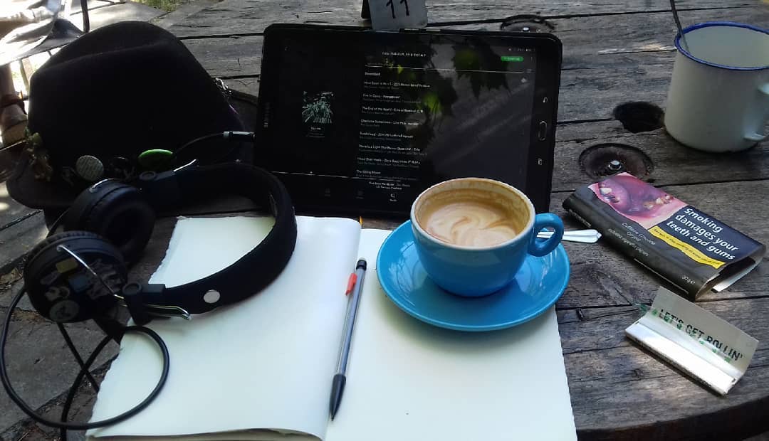 Work station at #VagabondN7 ☕️🖤✨
📸 by <a href="/corvusrobotica/">Merricat</a> 👌