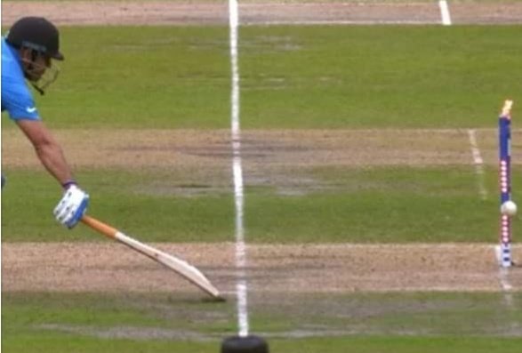 shanatveets's tweet photo. EVERYTIME WHEN INDIA TRIED TO CROSS THE LINES THEY END UP HURTING THEMSELVES.
#INDvNZL https://t.co/KDZaMz7G0Q