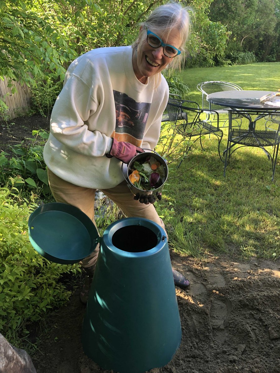 Vermonters throw away ~ 77,000 tons of food &amp; food waste each year. Starting in 2020, all Vermonters will be required to keep food out of the trash so it can be used in a more useful way. Visit lrswmd.org to see how #LamoilleSoil can do this for you! #spoilstosoils
