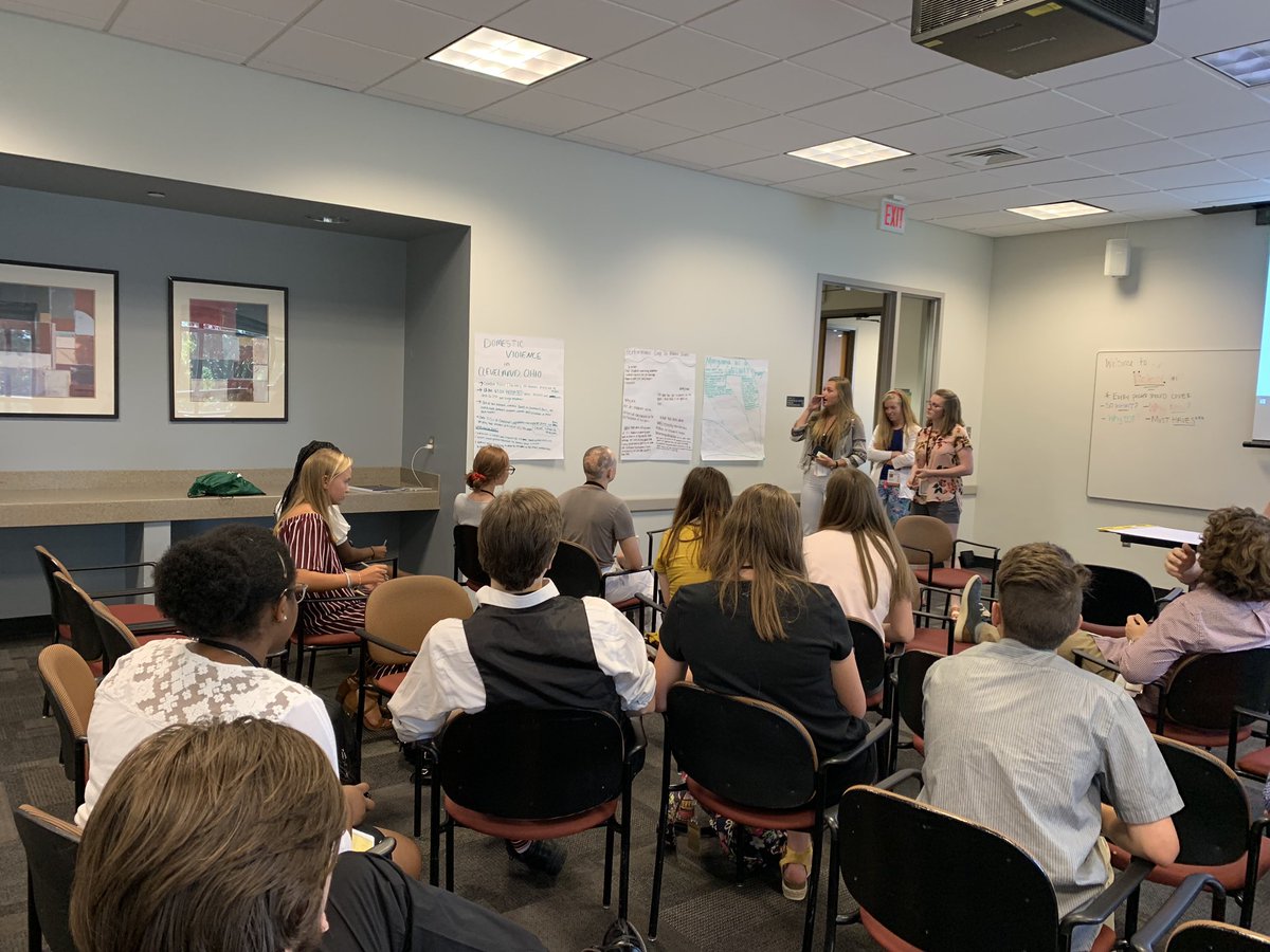 gracehmedia's tweet photo. Working on our elevator pitches! #wjmc2019 #wjmc #redteam https://t.co/YnAmVgrBeE