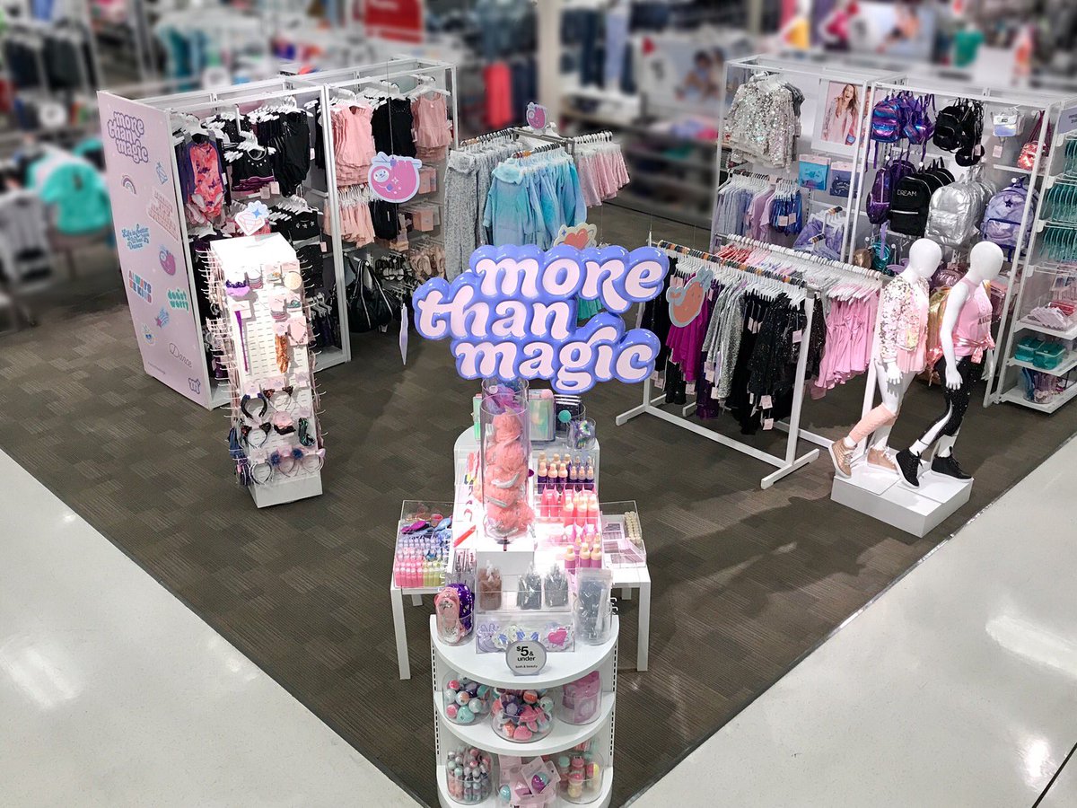 maxwell0259's tweet photo. She’s arrived at #T259 !!! Special thanks to Reyla, #T2163 ‘s brand new VM for bringing this brand launch to life with me!  #NewFixtures #HappyVM #MoreThanMagic #VisualMerchandising #Target #T259 #D261 #G296 https://t.co/9M9v18ef7w