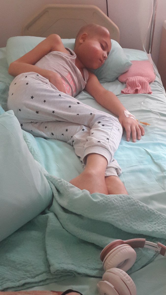 Kindnesspeace20's tweet image. همگی ما درمورد کودکان و نوجوانان سرزمینمان مسئولیم، آنها گناهی مرتکب نشده‌اند و فقط مجبور به ترک زندگی عادی و دوران بچگی شان شدند،
لطفا از علی و همه‌ی کودکان پناهجو حمایت کنید 🙏⚡
#Resettlement4Iranian
#IranianRefugeesInTurkey
#SaveAli 
#Delaram