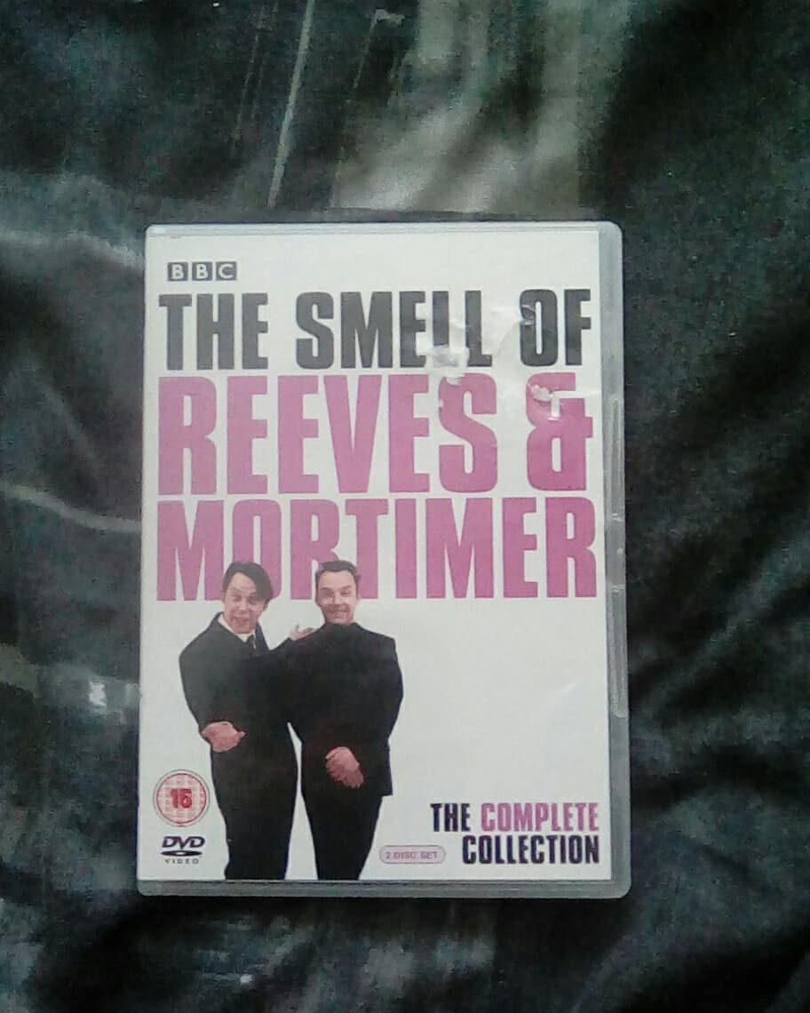 I picked up @JamesMoir10 @RealBobMortimer : The Smell of Reeves & Mortimer : The Complete Collection (2 disc set) a few days ago #TheSmellOfReevesandMortimer