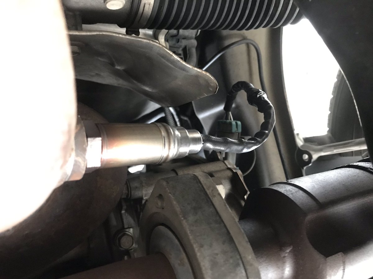 mqac_services's tweet photo. #OxygenSensor replacement #ThisIsWhatItLooksLike. Our customer is at home playing #ThatsMyCar. #MQAC, we provide custom delivered quick auto care to your home or work! #MobileMechanic #Houston #Mechanic https://t.co/MiONkTMD5j