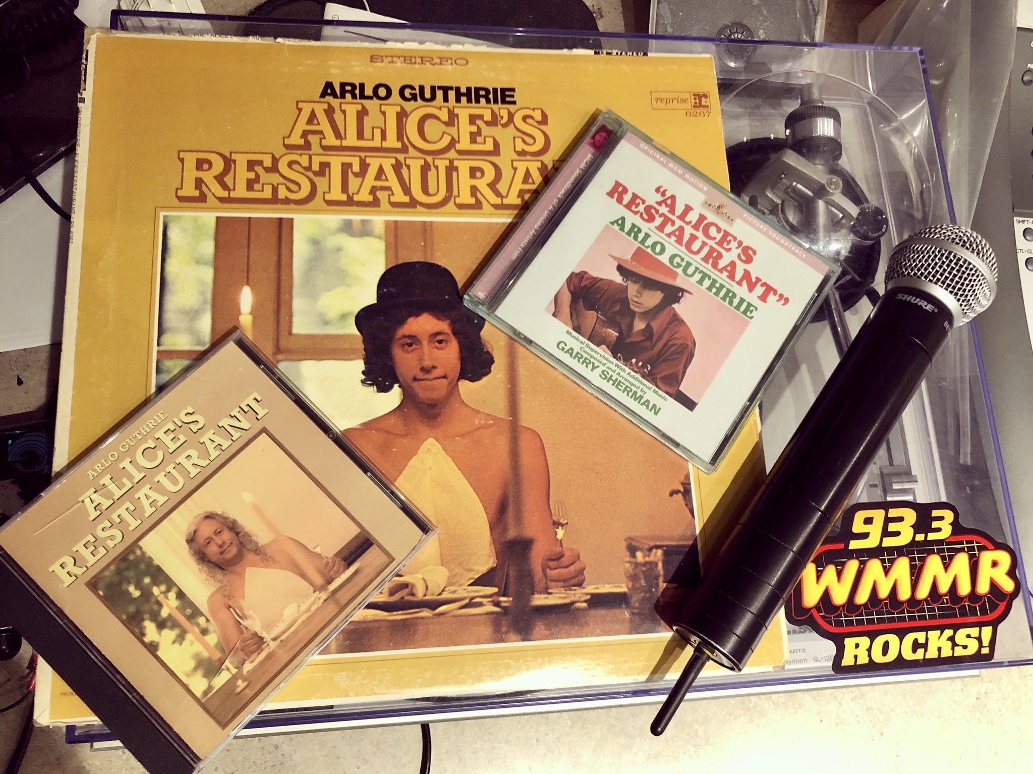141 days until Thanksgiving (or, about 5 spins of Alice s Restaurant ...)
Happy Birthday, Arlo Guthrie! 