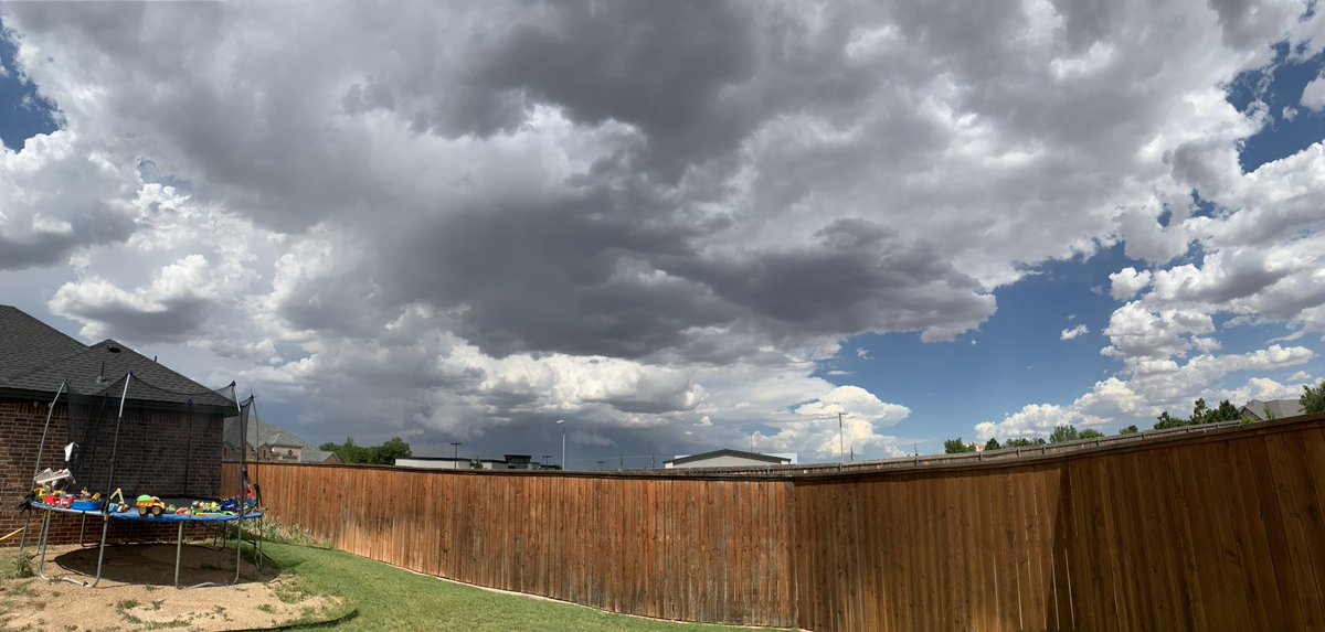 NenitaConi's tweet photo. Omg it is SOOOO hot today!!!!! And a storm is already roaring to the east and raining!!! beautiful!! 😍😍😍😍 #lbkstorm #lubbockwx https://t.co/qzotaNQfvI