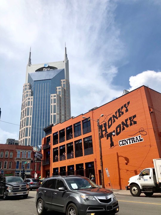 The Batman building in Nashville is not only the tallest building in Nashville, but also the tallest in Tennessee.
The building Architects didn’t see the nickname “Batman” coming .
ow.ly/gLyF50uXSAy
.
.
#funfacts #tennessee #batman #coolplaces