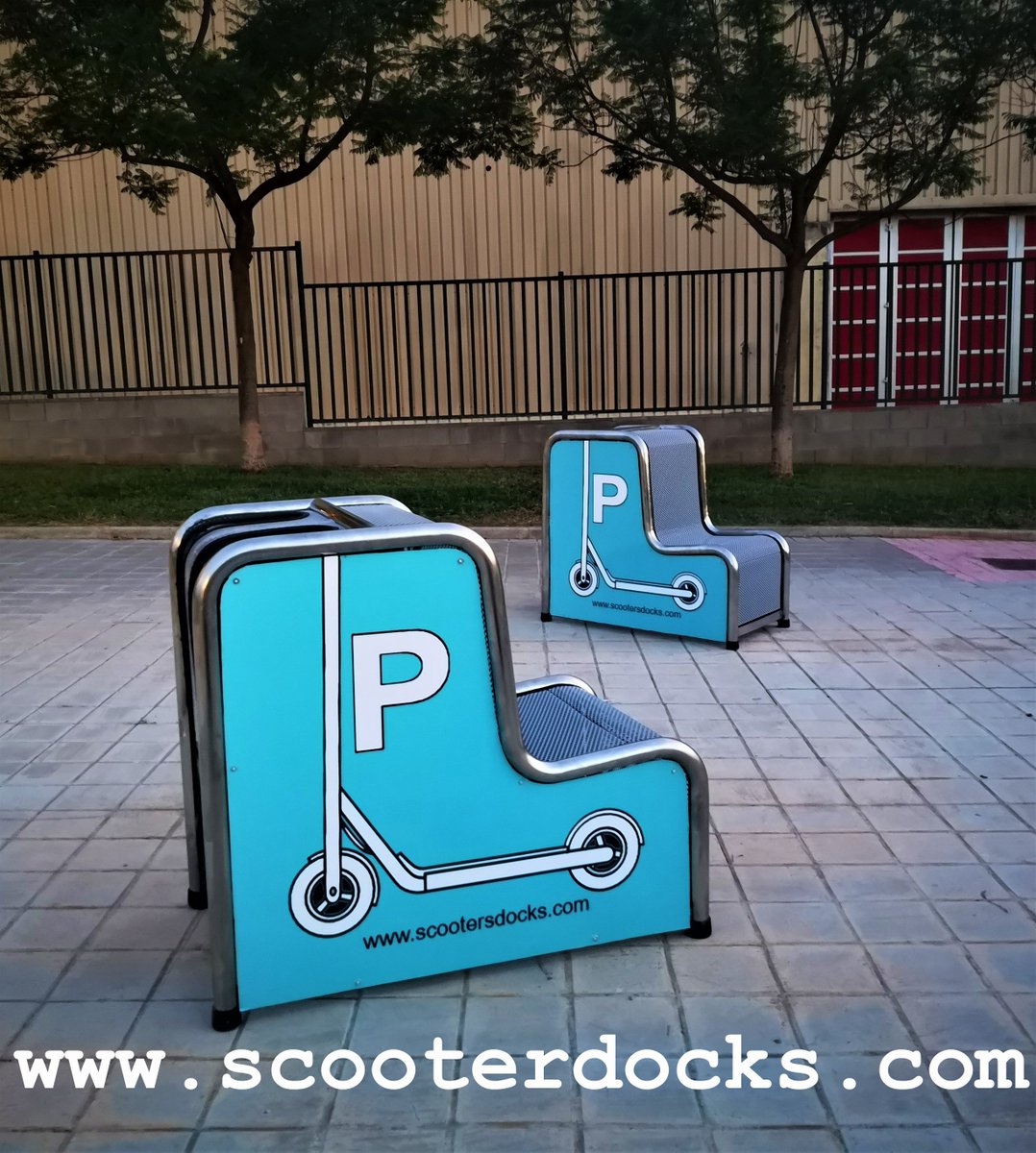 scooterdocks's tweet photo. @cityofcalgary parking solution 😃🅿️🛴😀 Good for everybody https://t.co/MG6gIxmLkZ