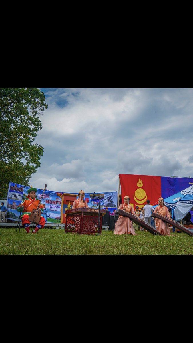 Хөх толбот хүмүүн бүхэнд бид бүхний уламжлалт бахархалт , омогшилт улсын баярын мэнд дэвшүүлье.. Та нар минь хотол зоноороо сайхан наадамчилаарайгты.....