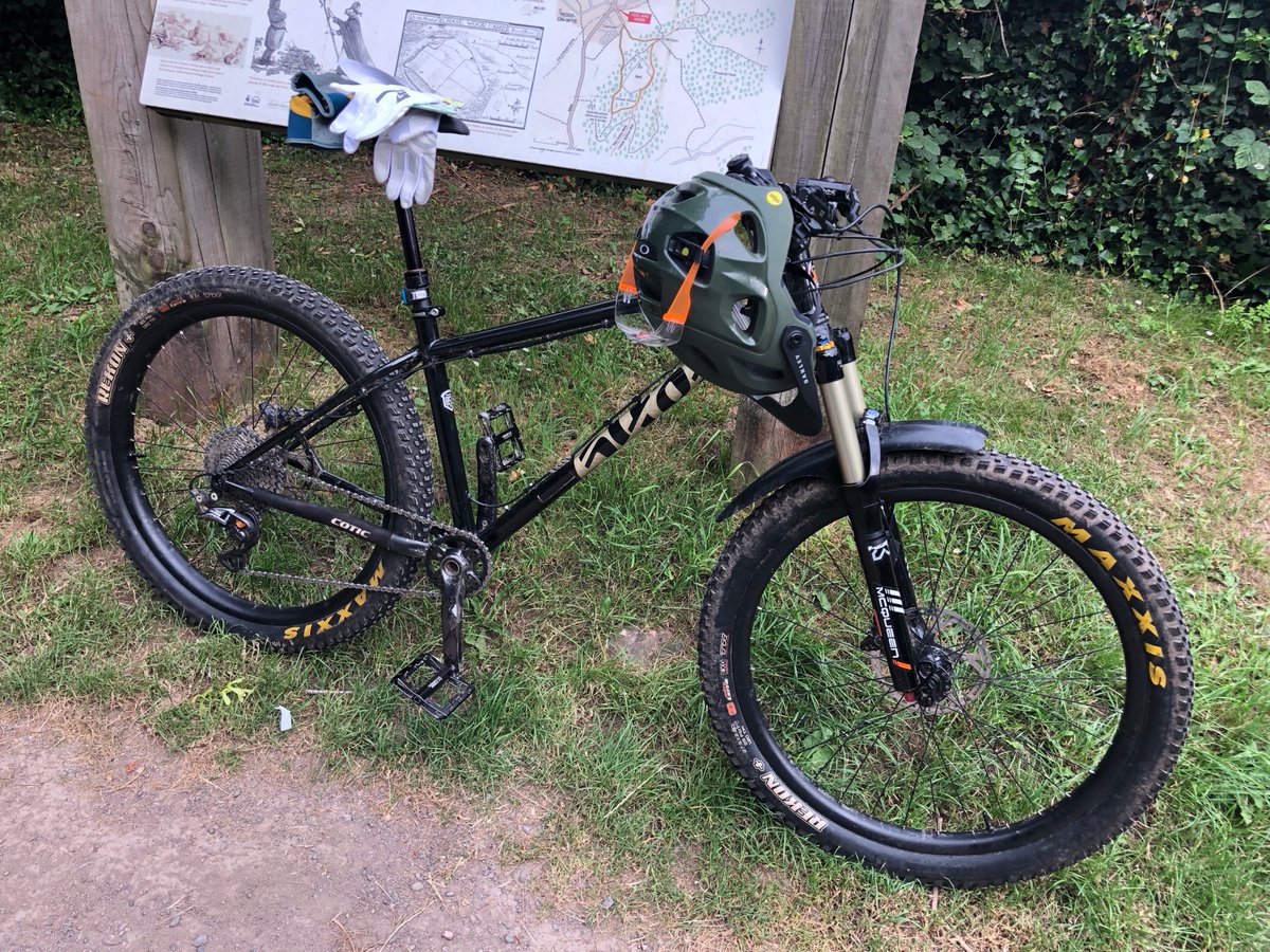 P_HEDGEHOG's tweet photo. I’ll be 52 next month. At what point will I stop loving riding brilliant MTBs on dusty trails with my best mates? I hope it’s not soon :) @CoticLtd #solarismax #mtb #penyard https://t.co/ADJVEJhy8d