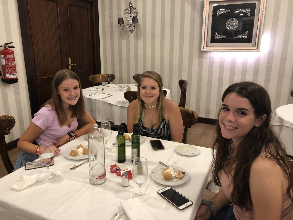 raiders_travel's tweet photo. Day 3: Dinner in Granada. #eftours https://t.co/0FhN1WFcJC