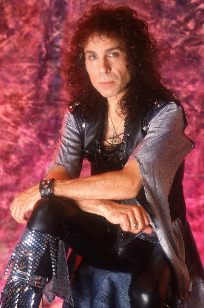 Se estivesse vivo, hoje o vocalista Ronnie James Dio estaria completando 77 anos.

Happy Birthday Dio!!   