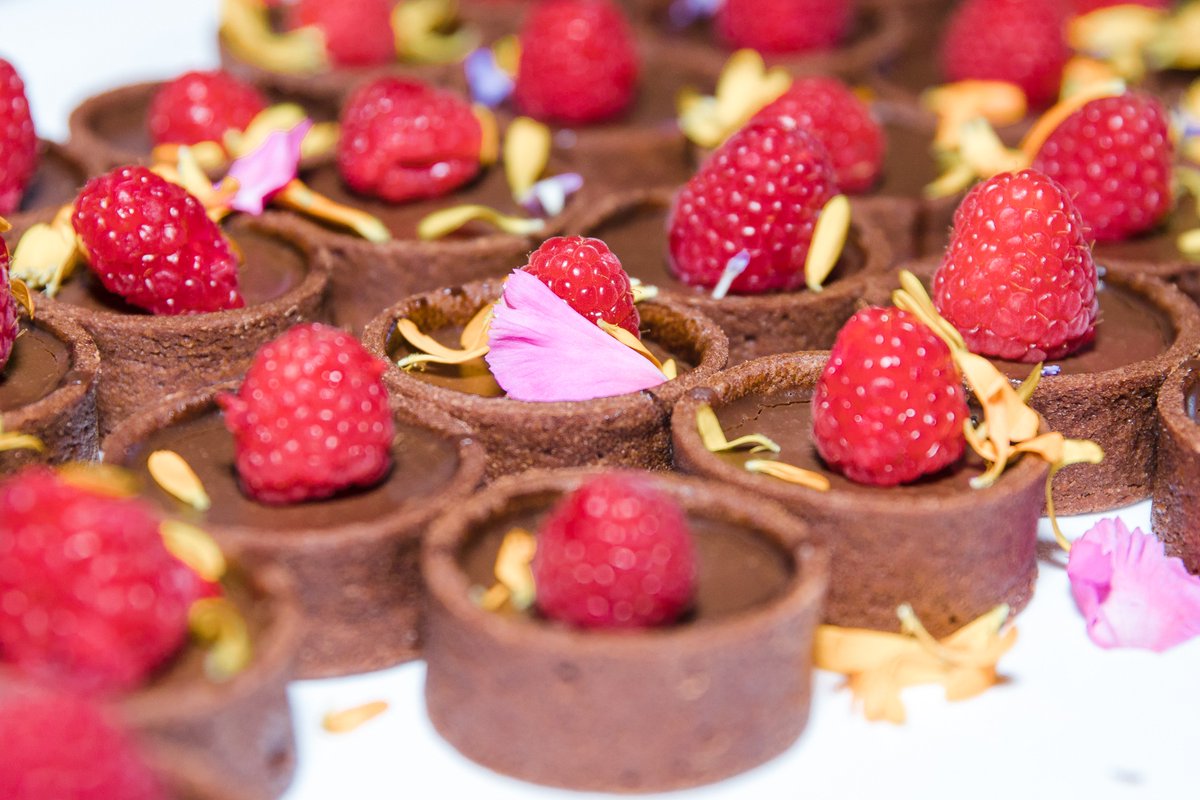 TheMetPages's tweet image. Seattle Met and presenting sponsor Vulcan Inc proudly hosted 30 nonprofits at the 6th annual GeneroCity. Hosted at The Living Computer Museum + Labs, the event was filled with inspiring nonprofits, a 3D Carpool Karoke experience, delicious food, fun drinks, and great company!