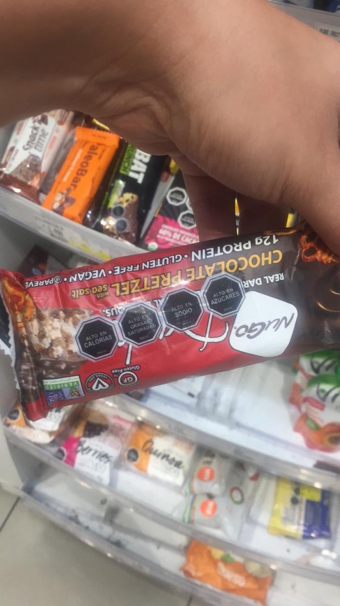 J_SaavedraM's tweet photo. @guidogirardi Senador, alguna vez vieron la posibilidad que un alimento tenga los 4 sellos??? Yo creía que el máximo era 3 sellos.

Ese alimento ni siquiera se debería Vender 😯 https://t.co/0sRGxOjc9y