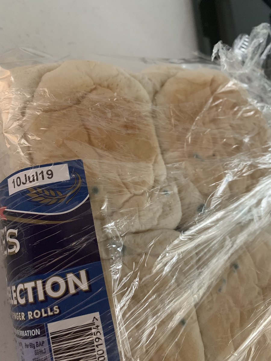 loue11hotmail's tweet photo. @Bracesbread well that was disappointing! Coming home from work to see your ‘fresh’ rolls moldy! 😩😩 https://t.co/bfjvHN929A