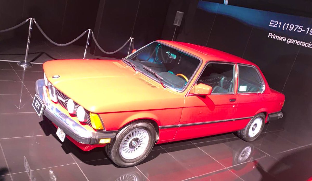 BMWCarClubMex's tweet photo. El Club presente en la celebración de los 25 años de @BMWMex .
Aportando las primeras 5 generaciones del legendario serie 3. https://t.co/CDnL9sPZie