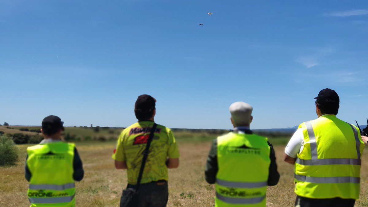 euroflytec's tweet photo. https://t.co/GcNlJlQuqb a tu servicio en toda #Espana @flybyschool  #euroflytec #formacion #drones #calidad #EspanaAvanza https://t.co/fWWCVSlrdY