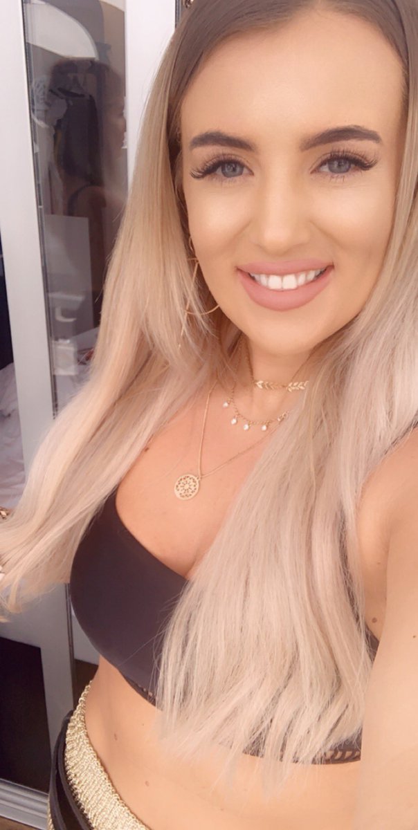 N_j_Hanson's tweet photo. Best weekend #LaurasHen #MrsCToBe #Marbella https://t.co/TklyZC48pt