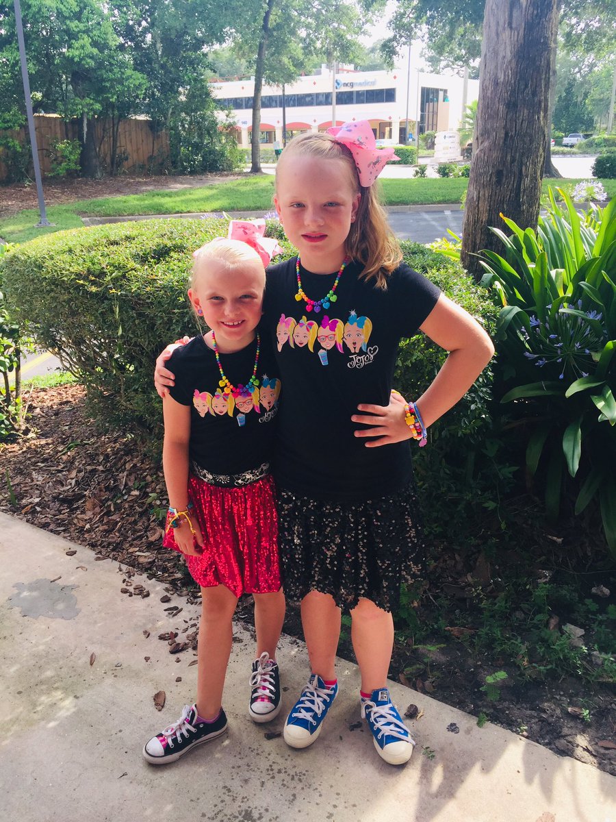 TPerryPhoto's tweet photo. @itsjojosiwa these girls are excited to see you in concert tonight 😘 https://t.co/zOZbK16OP2