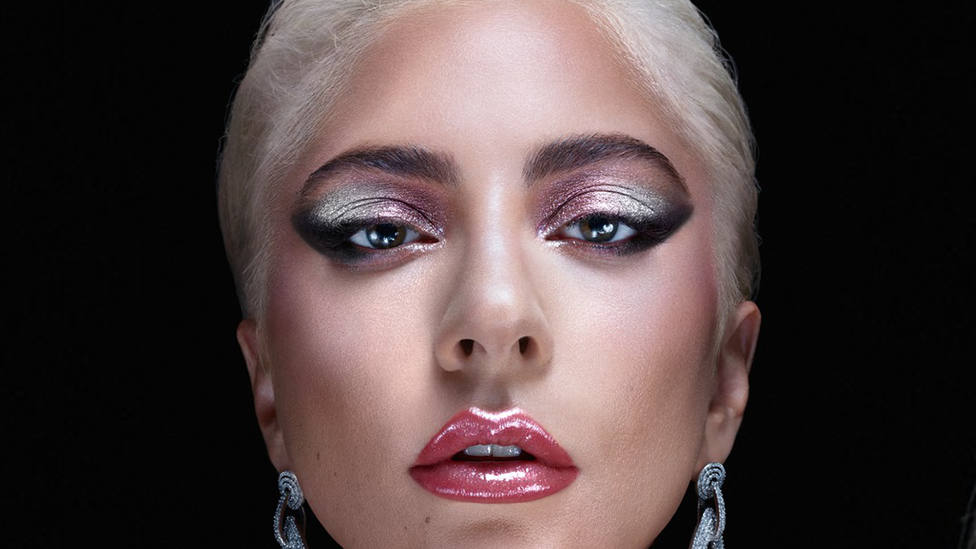 playlist987fm's tweet photo. #LadyGaga lanza una linea de maquillaje para la cual nos deja dos sorpresas unas palabras emotivas a modo de poema y un #videosclip cuando lanza un nuevo proyecto lo hace con todos los hierros #musica #popsinger #notiplay #fanaticosplaylist con esto nos despedimos, hasta mañana!! https://t.co/1NU40tEQh6