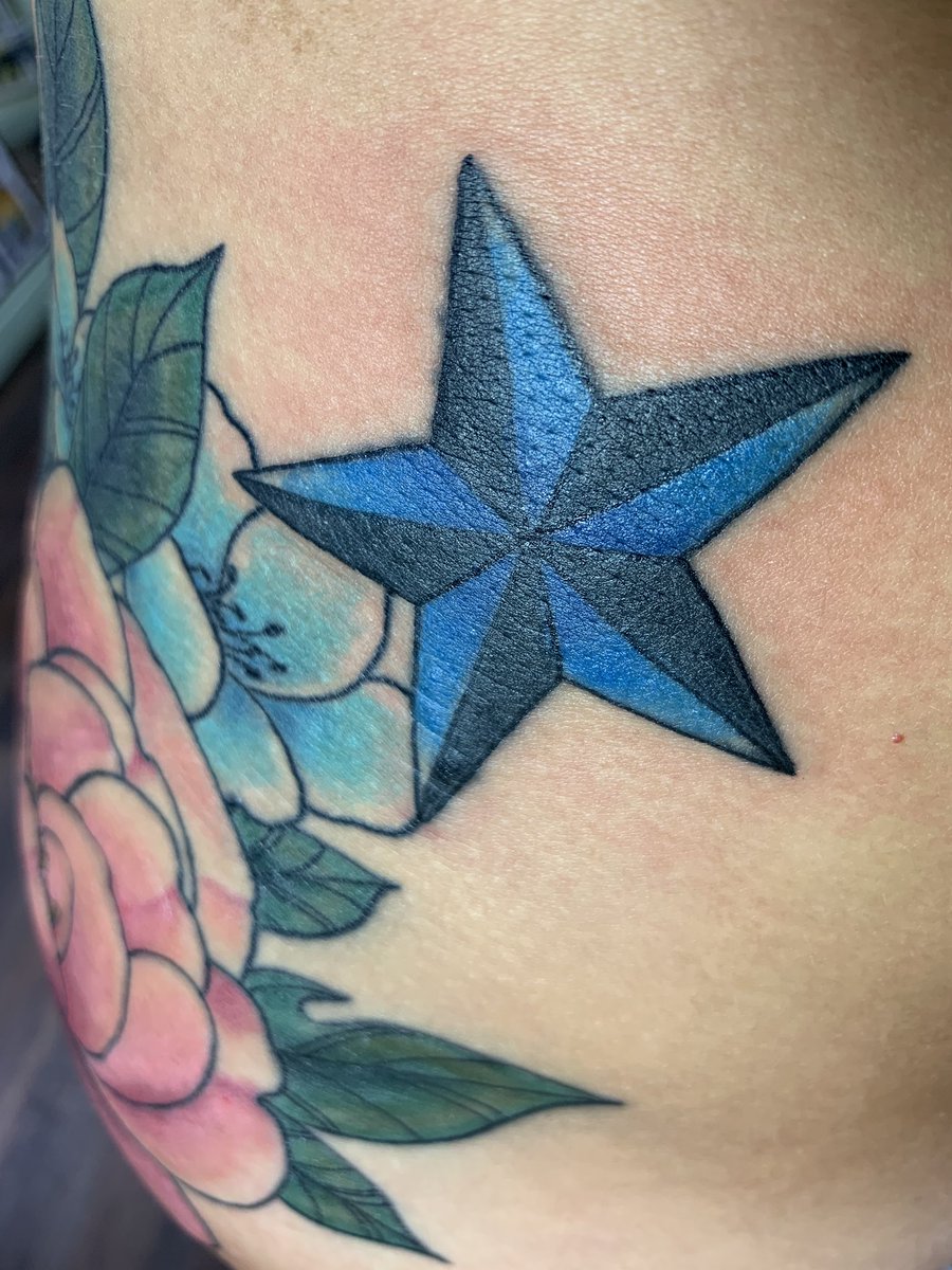 Magggs23's tweet photo. Bless a tattoo artist that fixes what I got when I was 18 🙌🏼 https://t.co/YknzK8oS5F