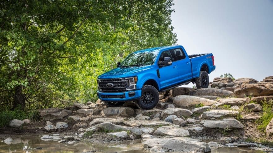 FordRaton's tweet image. All-new #2020 #FSeries #SuperDuty debuts rock-crushing tremor for most capable off-road super duty ever. Read entire article here ➡️ ford.to/2NAIpko