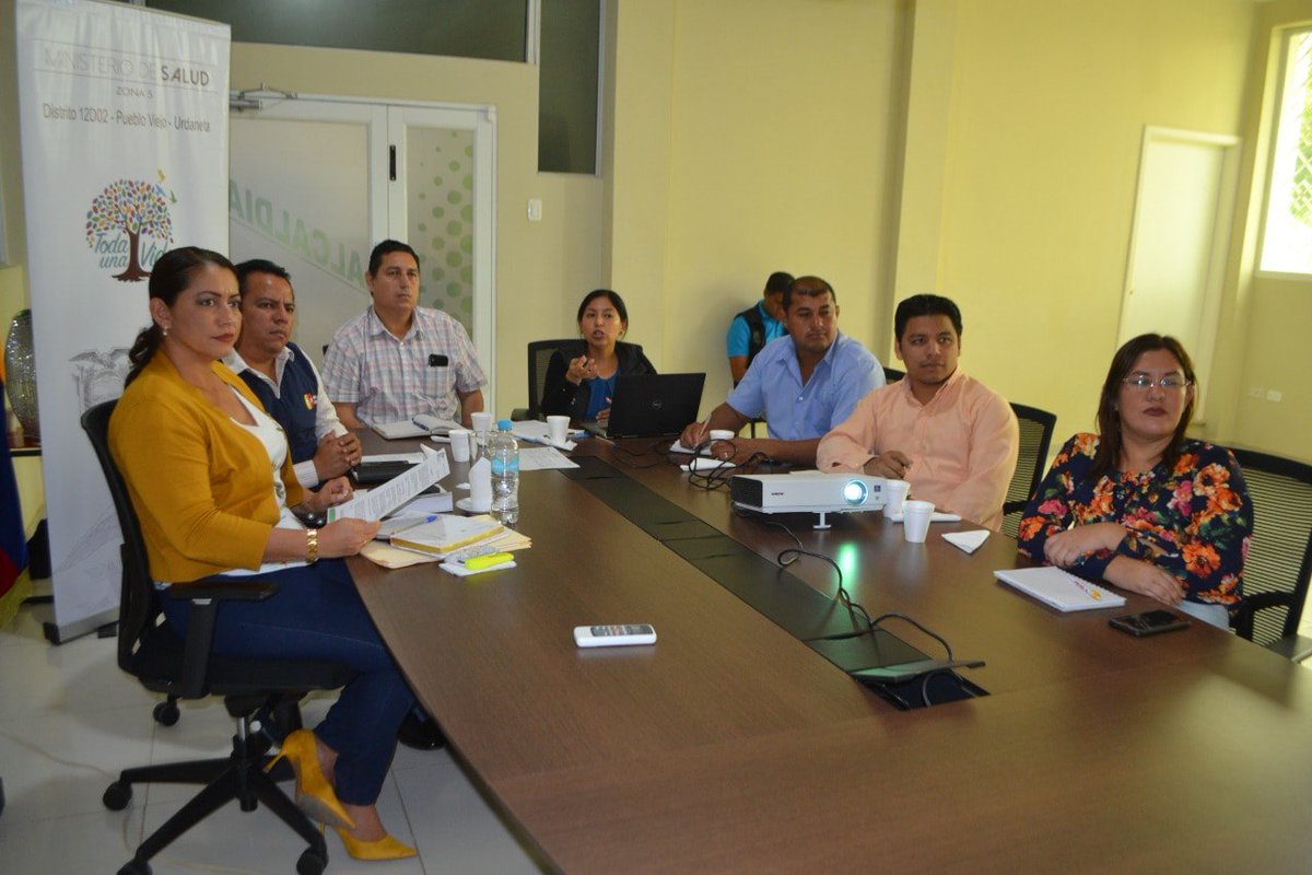 AlcaldiaUD's tweet photo. 🇳🇬|| @Amadazam recibió al Director Técnico Zonal Ing. Luis Arias Medina, de la Economía Popular y Solidaria, se presentó un proyecto con el objetivo es mejorar los ingresos de familias en condiciones de pobreza y vulnerabilidad, identificadas en la zonas que se intervenga. https://t.co/DprCawvFQA